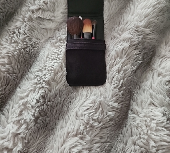 Posh Red Makeup Brush Set - Picture 4 of 5